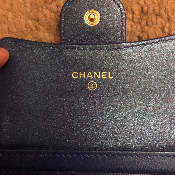 Chanel Cobalt Blue Iridescent CC Wallet Holder - Picture 4 of 13
